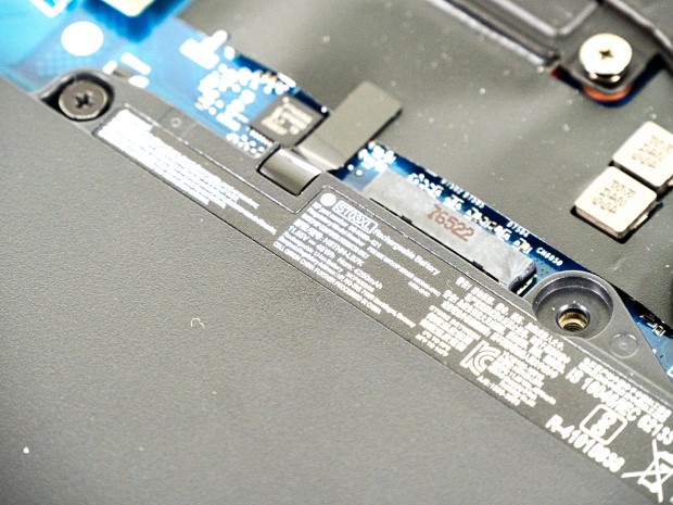 Der Akku weist 49 Wh auf (Foto: Martin Wolf/Golem.de)