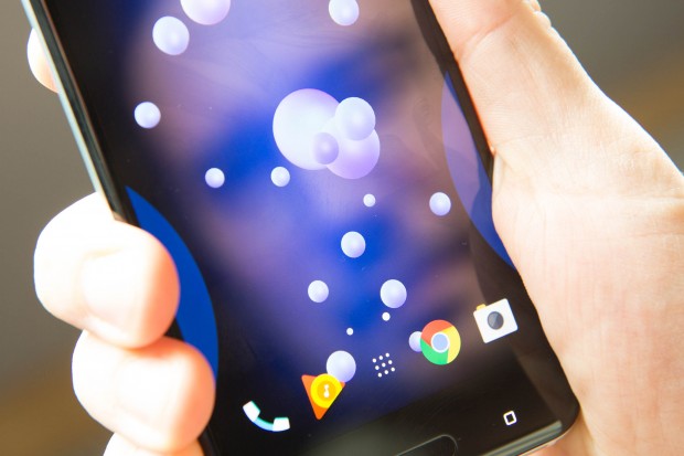 Der untere Bereich des Rahmens des U11 kann gedr&uuml;ckt werden - Nutzer l&ouml;sen damit verschiedene voreingestellte Funktionen aus. (Bild: Martin Wolf/Golem.de)