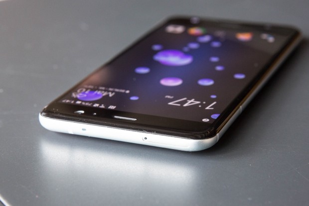 Die Frontkamera des U11 hat 16 Megapixel. (Bild: Martin Wolf/Golem.de)