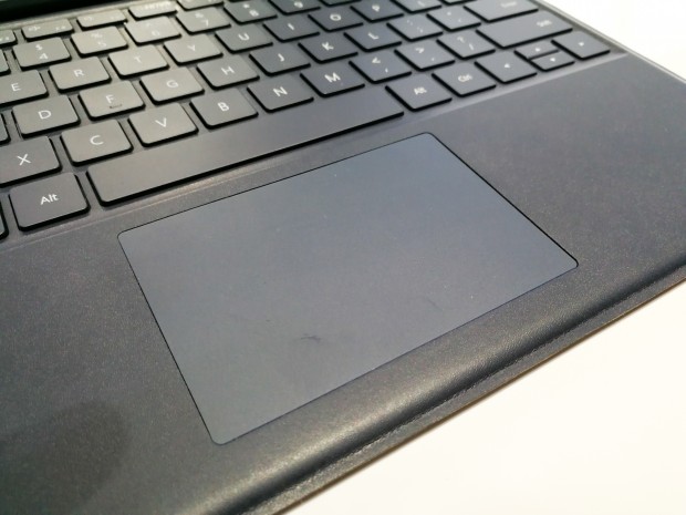 Das Touchpad ist ausreichend gro&szlig;. (Bild: Tobias K&ouml;ltzsch/Golem.de)