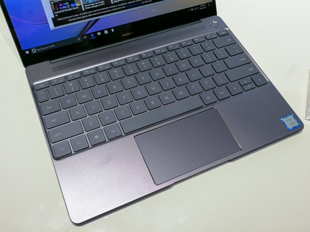 Die Tastatur des Matebook X bietet ein angenehmes Schreibgef&uuml;hl, das Touchpad ist ausreichend gro&szlig;. (Bild: Tobias K&ouml;ltzsch/Golem.de)