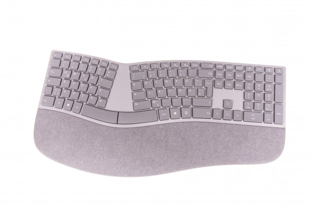 Microsofts Surface Ergonomische Tastatur (Bild: Martin Wolf/Golem.de)