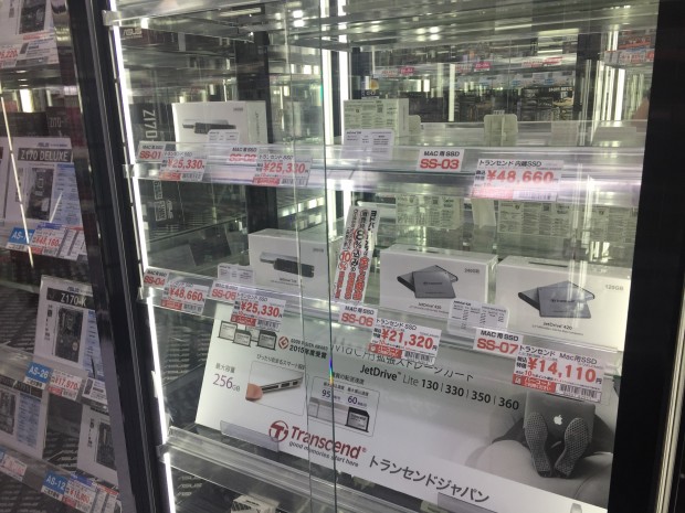 SSDs f&uuml;r Mac-Nutzer im Glasschrank (Foto: Andreas Sebayang/Golem.de)