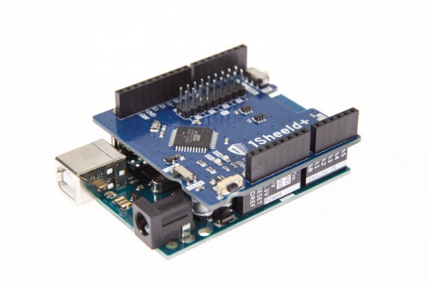 Alle Pins des Arduinos werden durchgeleitet. (Bild: Martin Wolf/Golem.de)