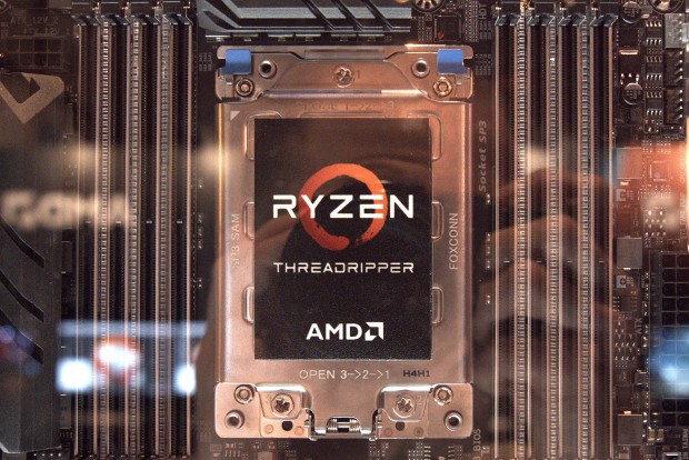 Die LGA-Fassung SP3r2 mit 4.094 Kontakten (Foto: Marc Sauter/Golem.de)