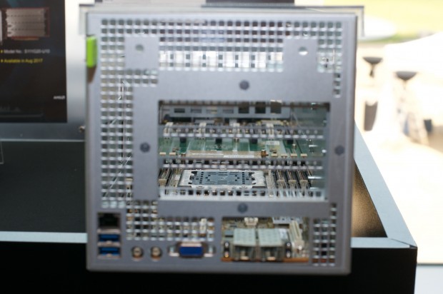 ... für Systeme der halben Breite eines 19-Zoll-Racks. (Foto: Andreas Sebayang/Golem.de)