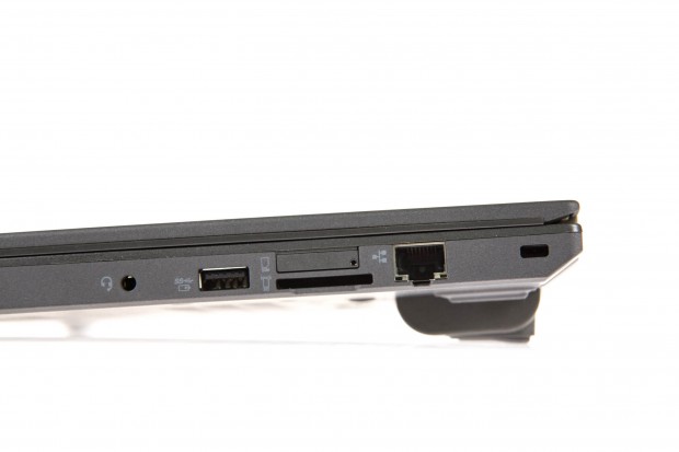 Der Akku ragt weit aus dem Gehäuse hervor. (Bild: Martin Wolf/Golem.de)