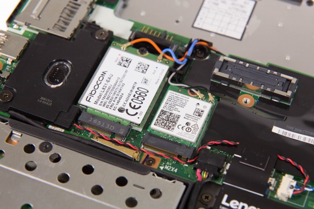 WLAN-Karte und Mobilfunkmodul lassen sich austauschen. (Bild: Martin Wolf/Golem.de)