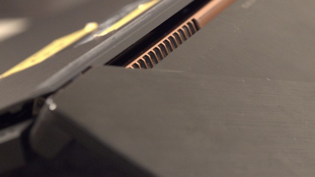 Im Inneren arbeiten zwei Lüfter. (Foto: Marc Sauter/Golem.de)