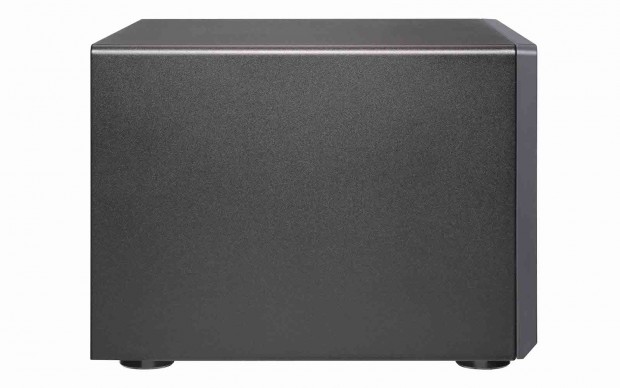 TVS-882BR links. (Bild: Qnap)