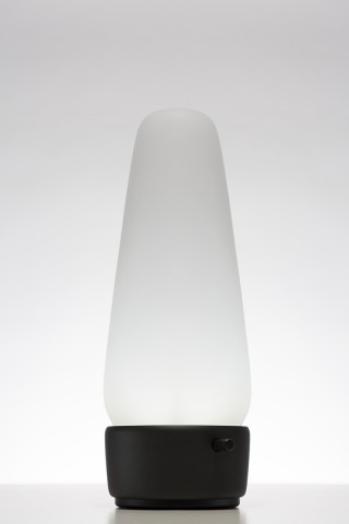 Covi-Tischlampe (Bild: Senic)