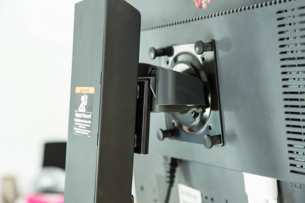 Vesa-Halterung an der Rückseite (Foto: Martin Wolf/Golem.de)