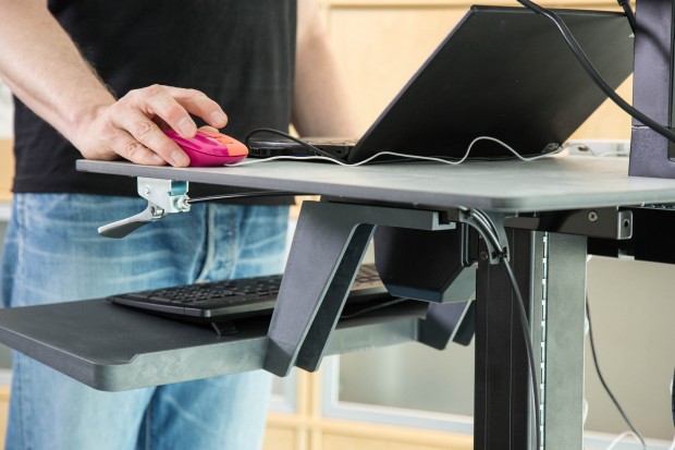 Arbeit am Stehpult (Foto: Martin Wolf/Golem.de)