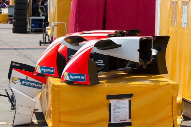 Für alle Fälle: Ersatznasen in der Box von Mahindra (Foto: Werner Pluta/Golem.de)