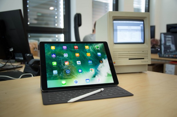 Das iPad Pro und einer seiner Vorgänger (Bild: Martin Wolf/Golem.de)