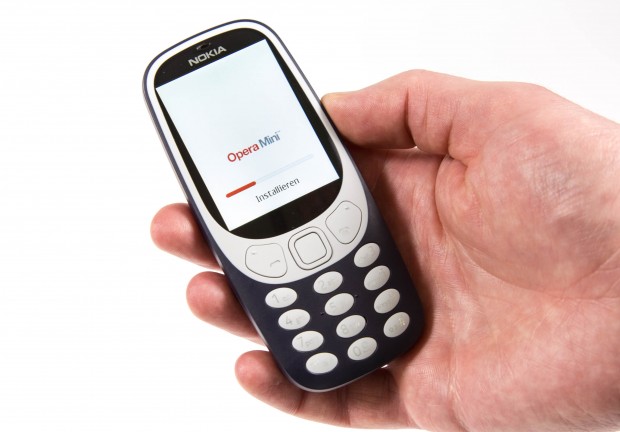 Auf dem Nokia 3310 läuft Opera Mini (Bild: Martin Wolf/Golem.de)