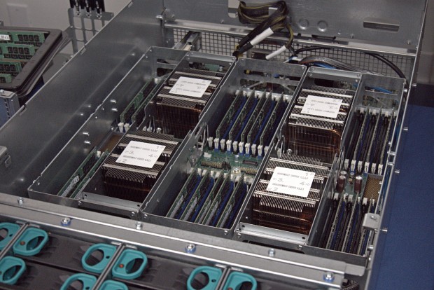 4-Sockel-System mit Xeon SP (Foto: Marc Sauter/Golem.de)