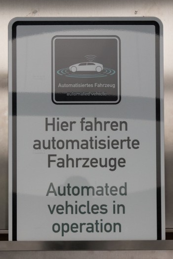 Darum geht es: Das Auto fährt ohne Fahrer zum Parkplatz. (Foto: Werner Pluta/Golem.de)