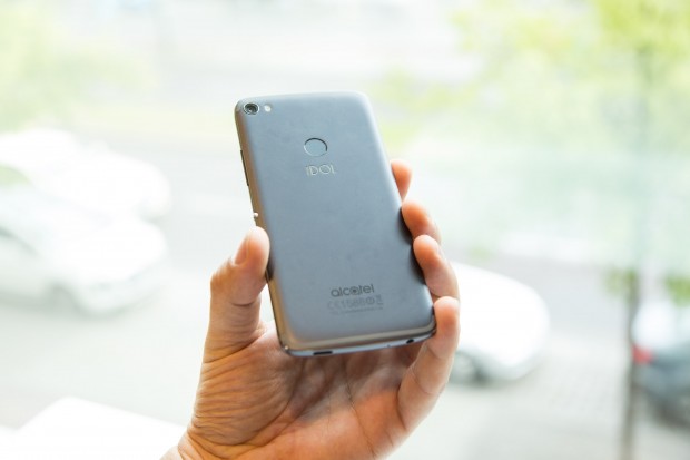 Das Gehäuse des Idol 5S ist aus Metall und gut verarbeitet. (Bild: Martin Wolf/Golem.de)