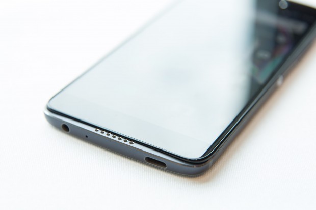 Das Idol 5S hat auf der Vorderseite zwei Lautsprecher. (Bild: Martin Wolf/Golem.de)