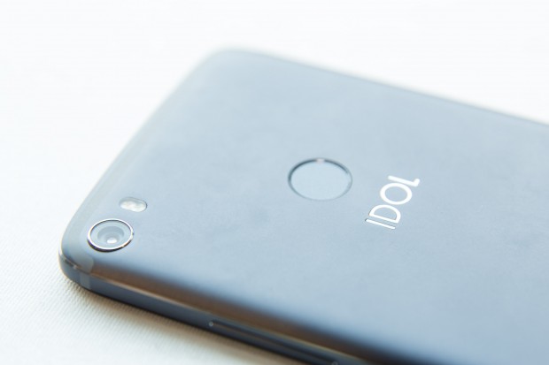 Ebenfalls auf der Rückseite ist ein Fingerabdrucksensor eingebaut. (Bild: Martin Wolf/Golem.de)