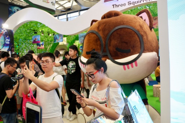 Derlei Maskottechen sind besonders beliebte Selfie-Fallen. (Foto: P. Steinlechner / Golem.de)