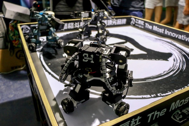 Eher am Rande gibt es Basteleien wie programmierbare Roboter. (Foto: P. Steinlechner / Golem.de)