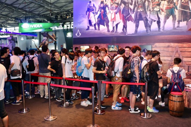 Bei Ubisoft standen Spieler Schlange, um Figuren aus Assassin's Creed zu kaufen. (Foto: P. Steinlechner / Golem.de)