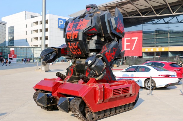 Dieser Stahlroboter war zum Gl&uuml;ck nicht funktionsf&auml;hig (soweit wir wissen, jedenfalls). (Foto: P. Steinlechner / Golem.de)