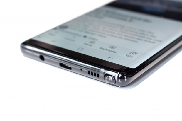 Das Galaxy Note 8 wird wie seine Vorgänger mit einem Stift ausgeliefert, der im Gehäuse untergebracht wird. (Bild: Tobias Költzsch/Golem.de)