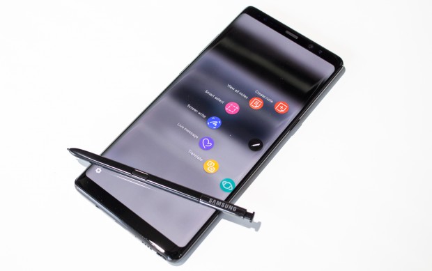 Der S Pen genannte Stift erkennt 4.096 Druckstufen und ist wie das Smartphone selbst nach IP68 vor Wasser und Staub geschützt. (Bild: Tobias Költzsch/Golem.de)