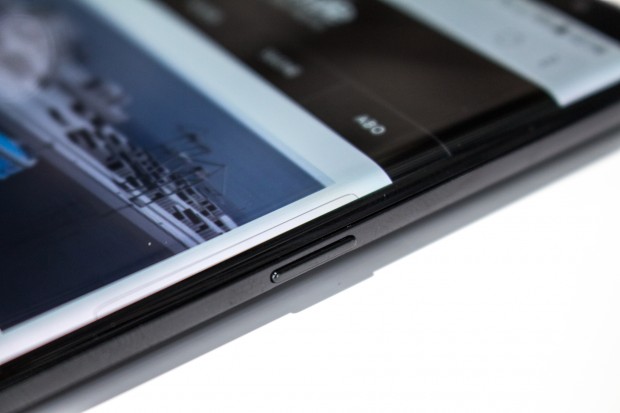 Die Verarbeitungsqualität des Galaxy Note 8 ist wie von Samsung gewohnt sehr hoch. (Bild: Tobias Költzsch/Golem.de)