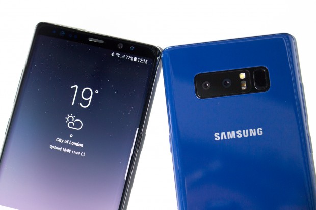 Der Fingerabdrucksensor sitzt wie beim Galaxy S8 neben der Kamera und ist schlecht mit dem Finger zu ertasten. (Bild: Tobias Költzsch/Golem.de)