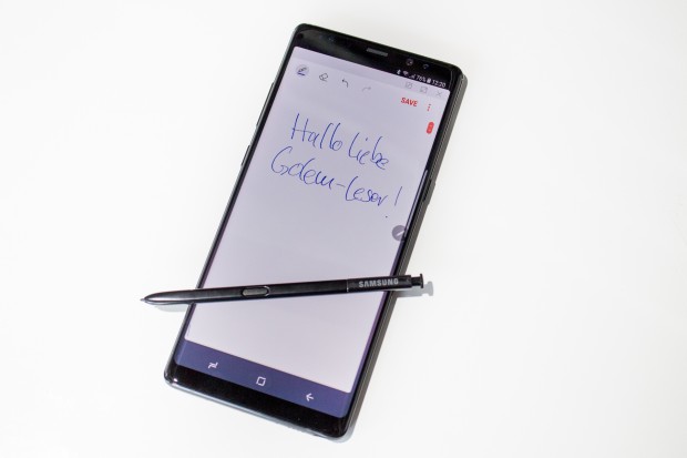Mit dem S Pen können wir unter anderem handschriftliche Eingaben machen. (Bild: Tobias Költzsch/Golem.de)