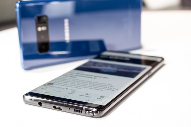 Geladen wird das Galaxy Note 8 über einen USB-Typ-C-Anschluss. (Bild: Tobias Költzsch/Golem.de)