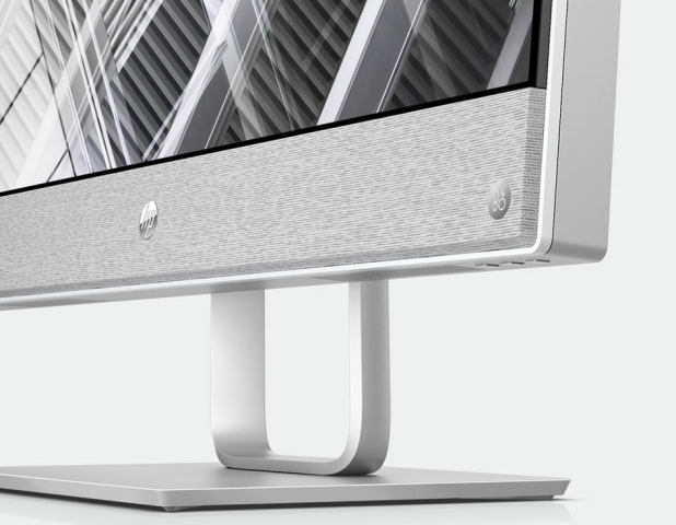 Das Textil über den Lautsprechern erinnert an den Surface Laptop. (Bild: HP)