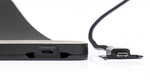 Energie erhält das Pad via USB-Kabel. (Foto: Marc Sauter/Golem.de)