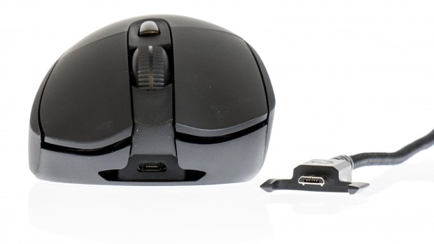 Alternativ wird klassisch per Kabel geladen. (Foto: Marc Sauter/Golem.de)