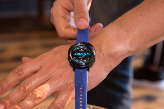 Wasser macht der Gear Sport nichts aus. (Bild: Martin Wolf/Golem.de)