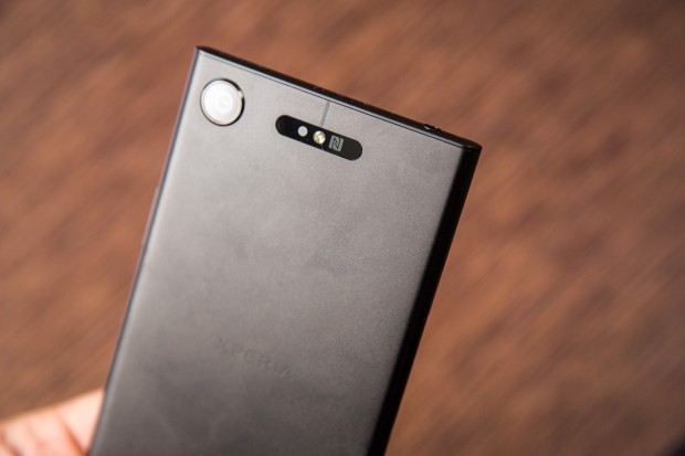 Auf der Rückseite ist die gleiche 19-Megapixel-Kamera wie im Xperia XZ Premium verbaut. (Bild: Tobias Költzsch/Golem.de)