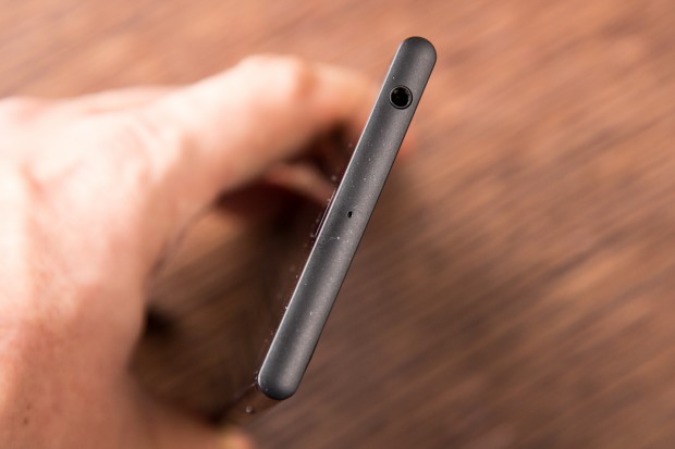 Das Xperia XZ1 hat einen Klinkenanschluss für Kopfhörer und Headsets. (Bild: Tobias Költzsch/Golem.de)