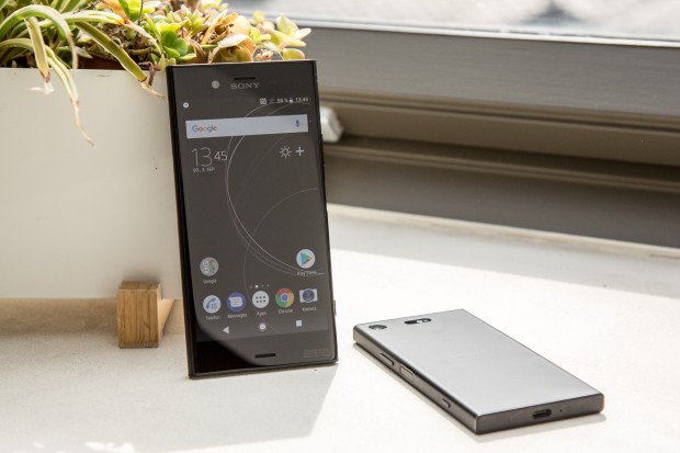 Das Xperia XZ1 neben dem ebenfalls neuen Xperia XZ1 Compact (Bild: Tobias Költzsch/Golem.de)