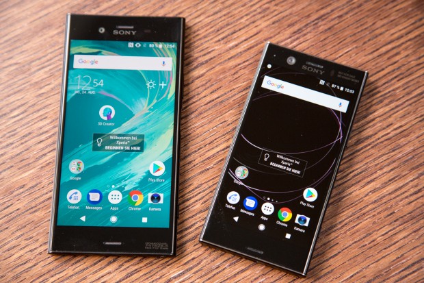 Das Xperia XZ1 Compact im Vergleich mit dem ebenfalls neu vorgestellten Xperia XZ1 (Bild: Tobias Költzsch/Golem.de)
