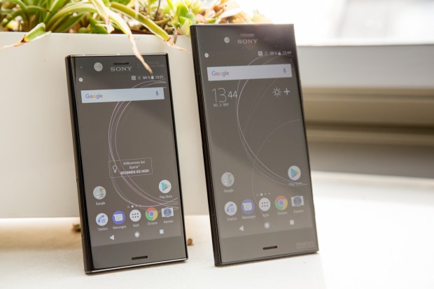 Das Xperia XZ1 Compact im Vergleich mit dem ebenfalls neu vorgestellten Xperia XZ1 (Bild: Tobias Költzsch/Golem.de)