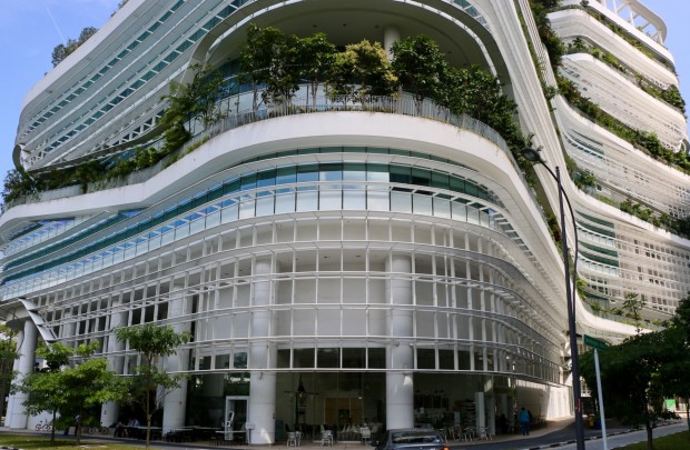 In diesem Geb&auml;ude in Singapur hat Ubisoft ein paar Etagen belegt. (Foto: Peter Steinlechner/Golem.de)