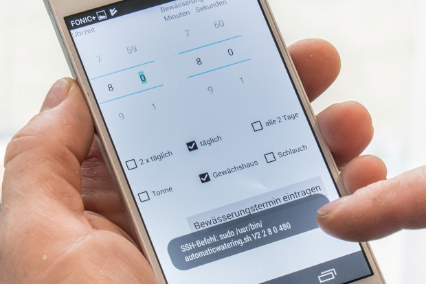 Die App wandelt die Bildschirmeingaben in einen Kommandozeilenbefehl mit mehreren Parametern um. (Foto: Marc Sauter/Golem.de)
