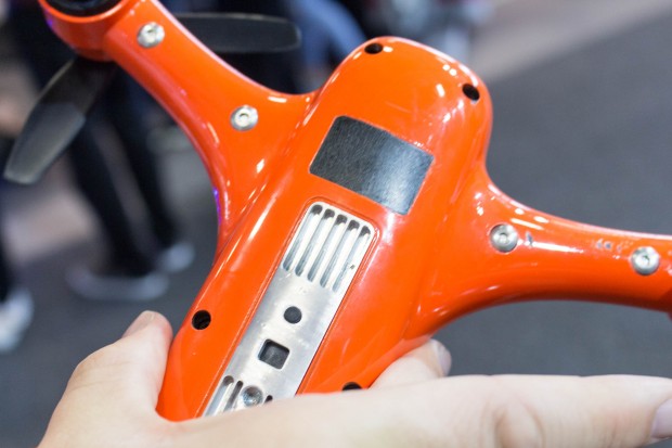 Dass die Drohne noch ein Mockup ist, ist ihr anzusehen. (Foto: Martin Wolf/Golem.de)