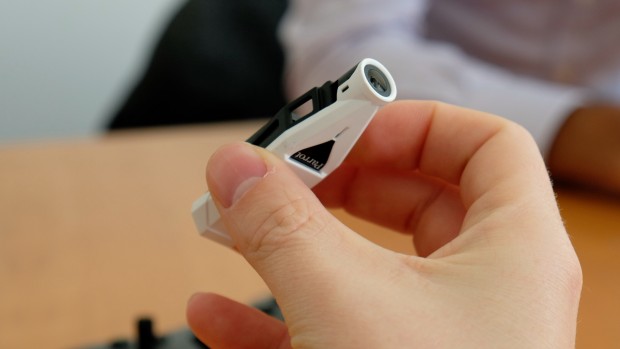 Die Aufsteckkamera f&uuml;r die Mambo ist sehr klein. (Bild: Michael Wieczorek/Golem.de)