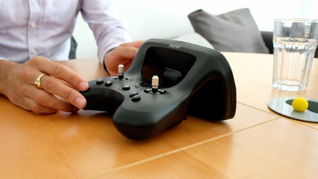 Der bekannte Skycontroller der Bebop-Modelle (Bild: Michael Wieczorek/Golem.de)