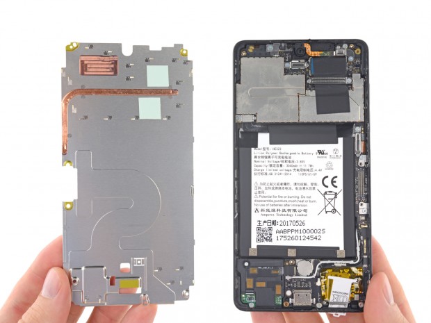 Das Innenleben des Essential Phone (Bild: iFixit)